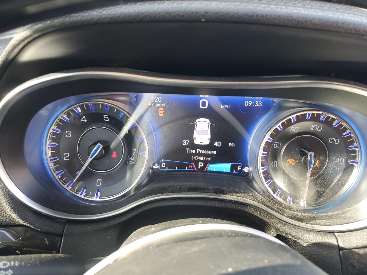 2017 Chrysler 300 - Image 9