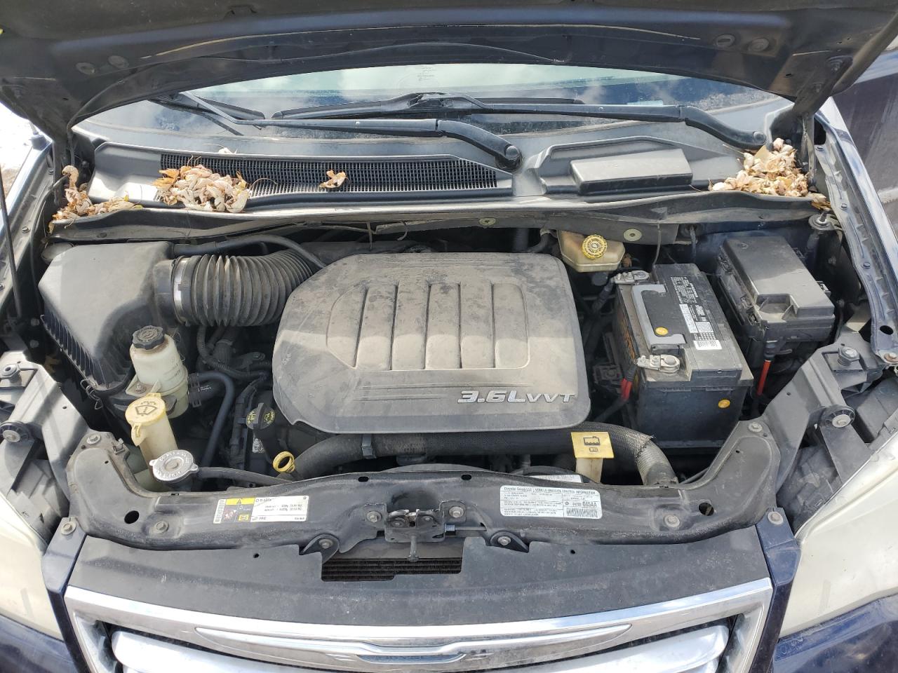 2013 Chrysler Town & Country - Image 12