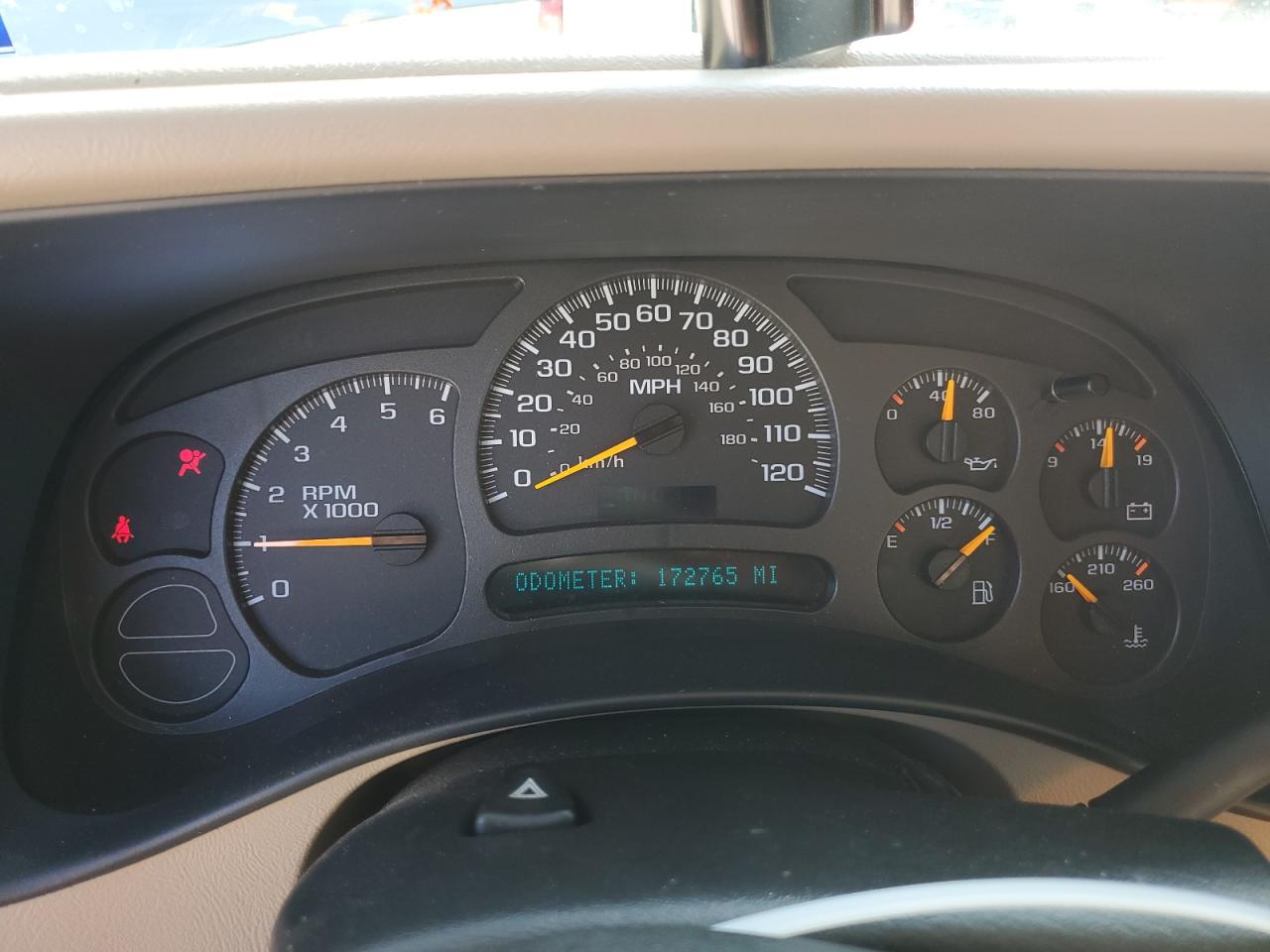 2003 Chevrolet Suburban - Image 9