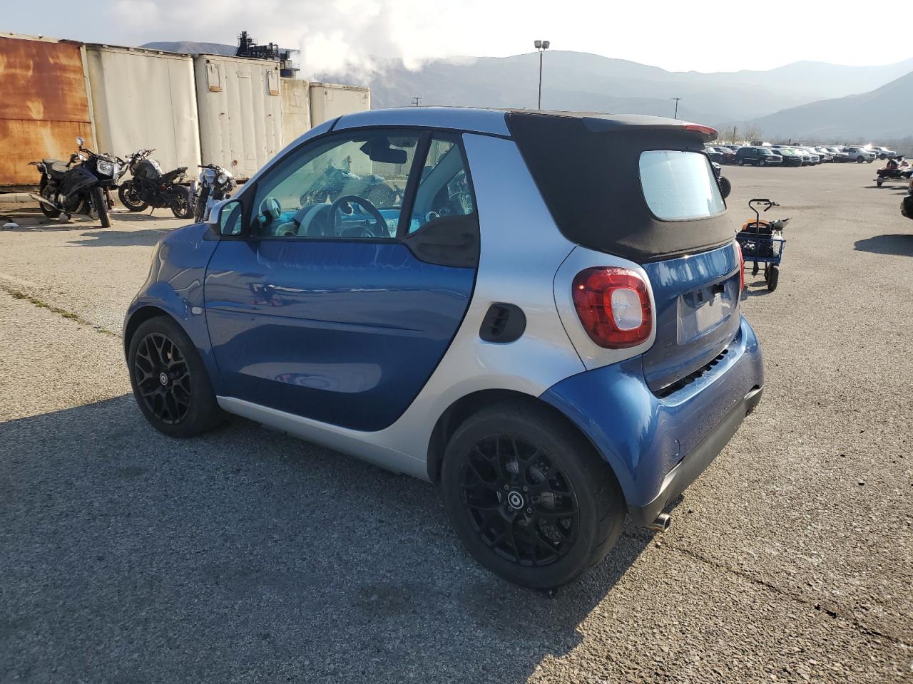 2017 Smart Fortwo - Image 2