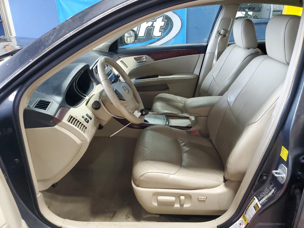 2011 Toyota Avalon - Image 7