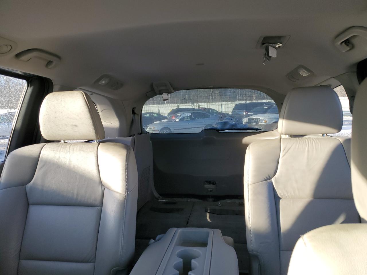 2011 Honda Odyssey - Image 10