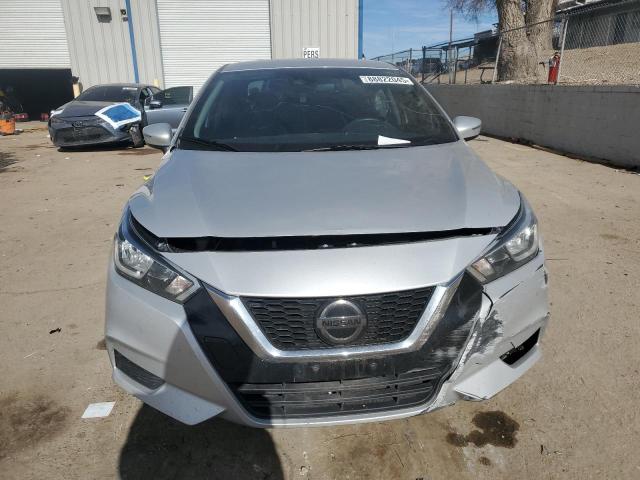  NISSAN VERSA 2020 Серебристый