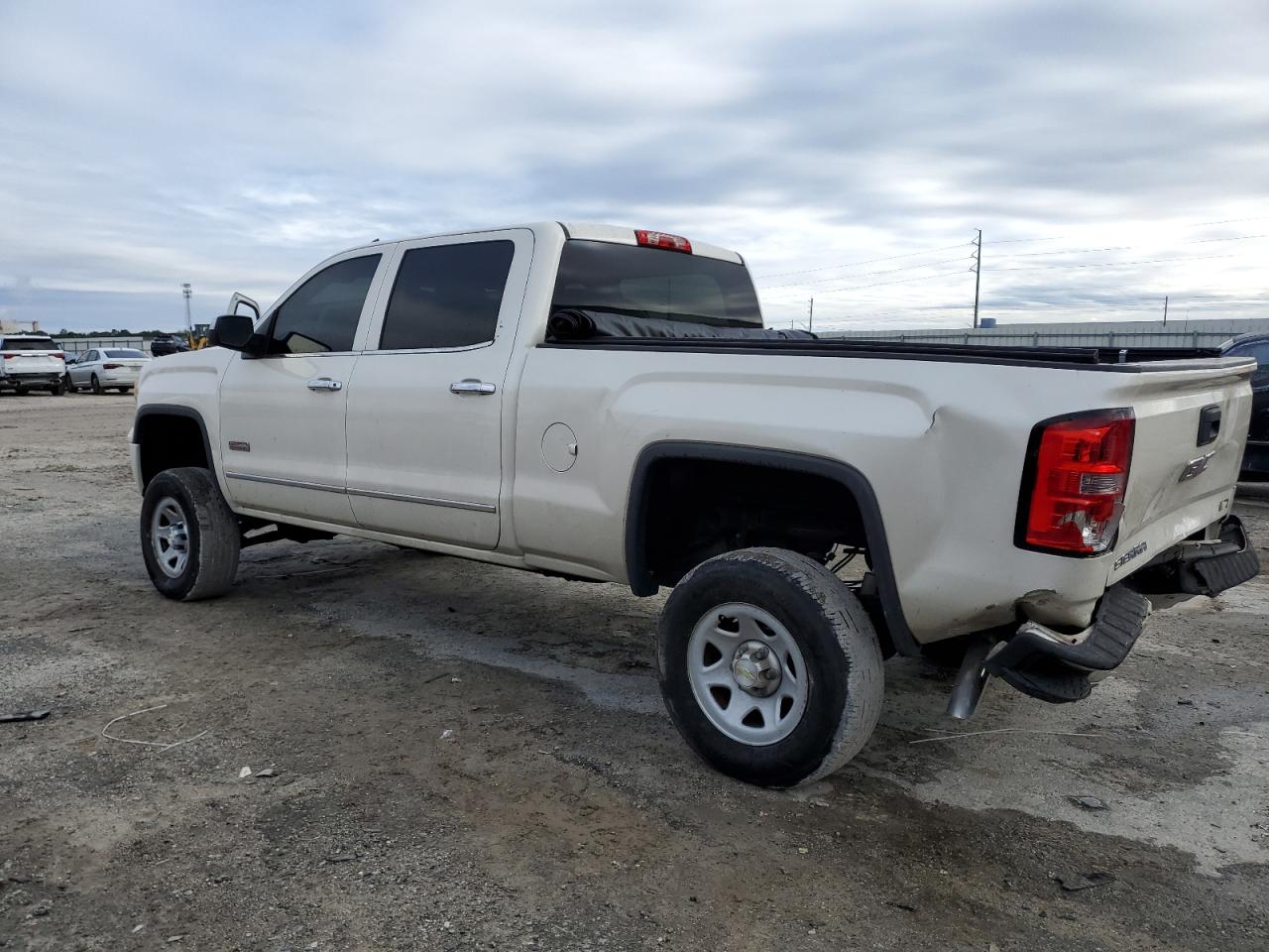 2015 GMC Sierra - Image 2