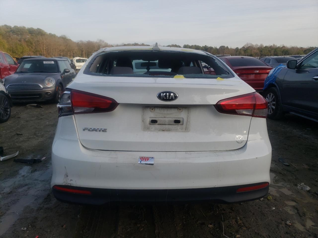 2017 Kia Forte - Image 6