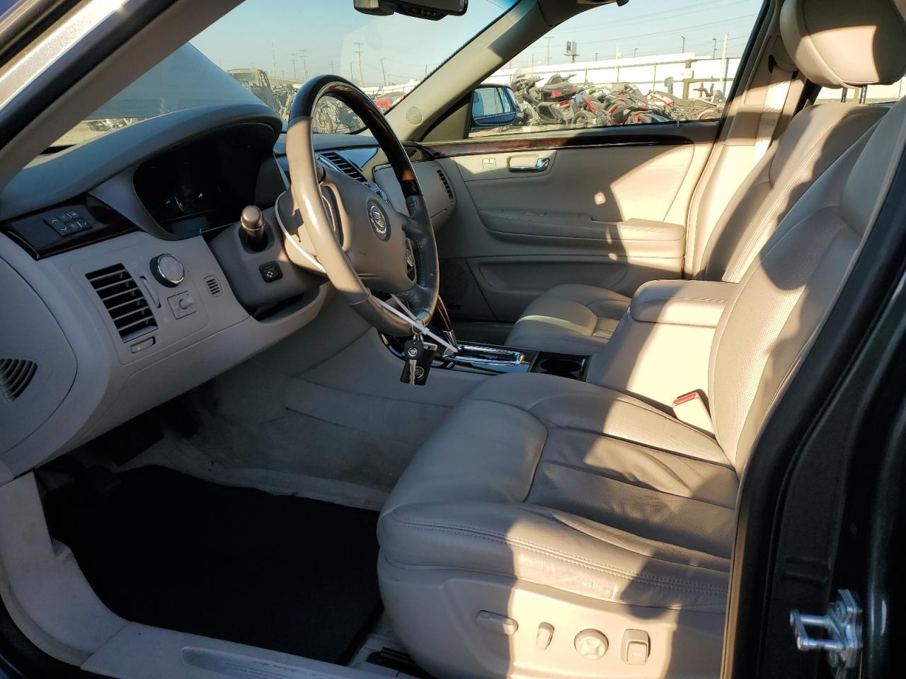 2011 Cadillac DTS - Image 7