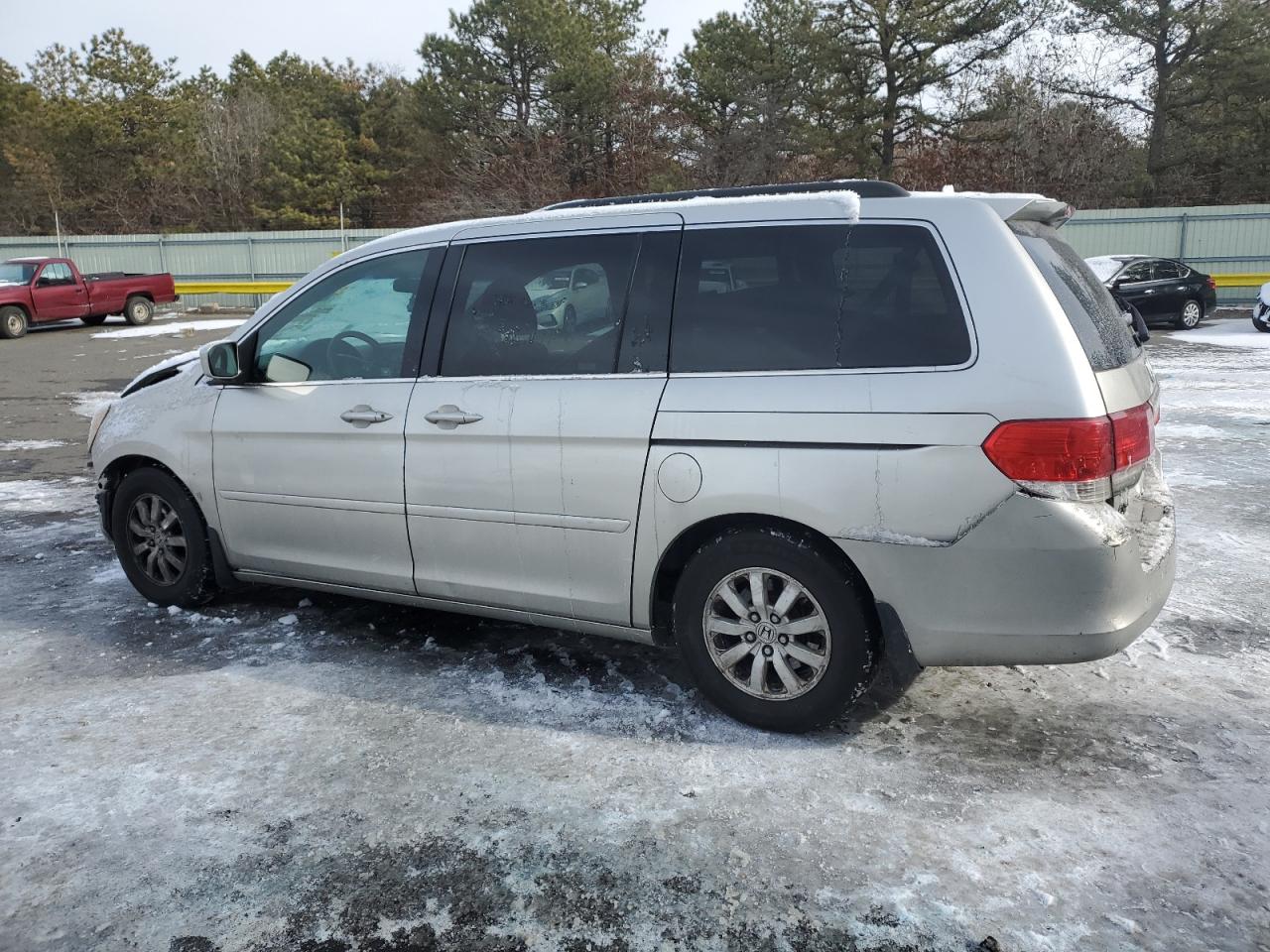 2009 Honda Odyssey - Image 2