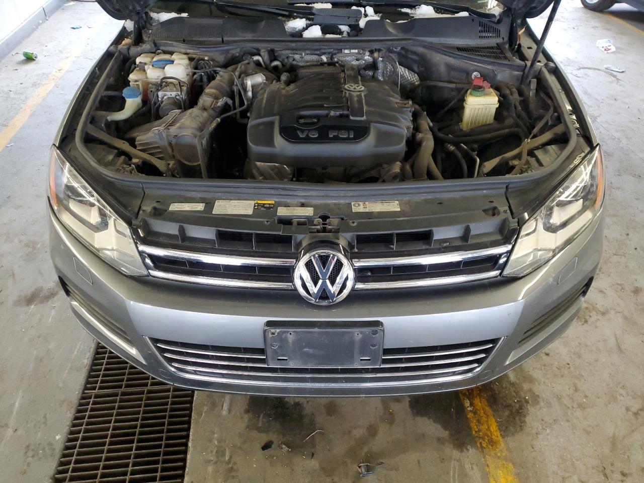 2014 Volkswagen Touareg - Image 12