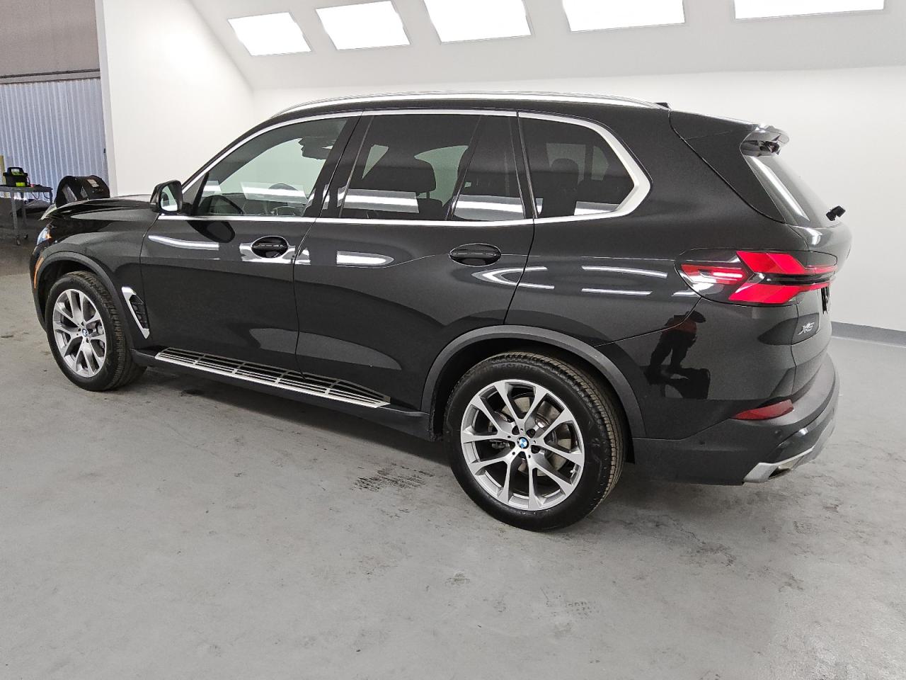 2024 BMW X5 - Image 2