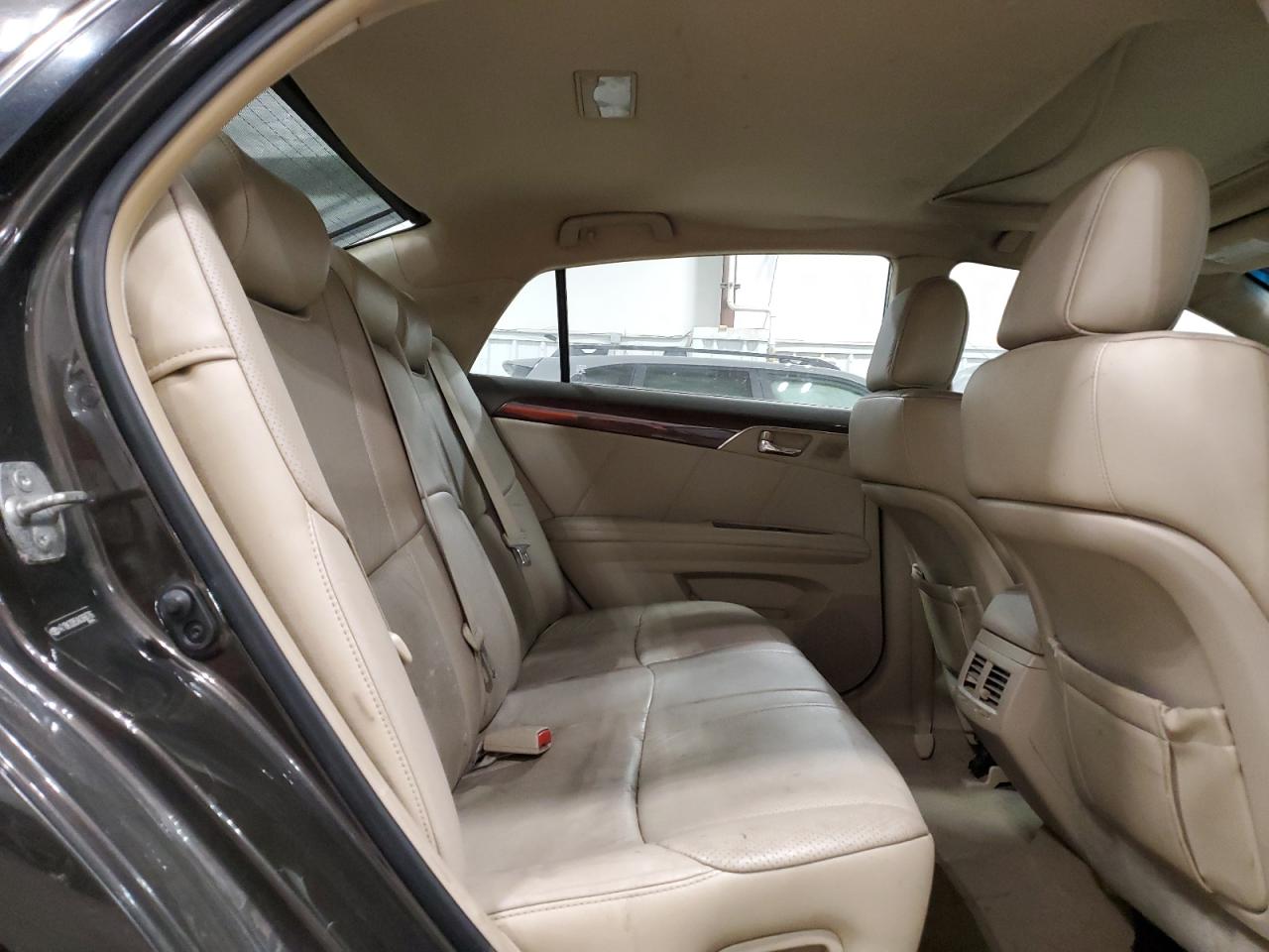 2010 Toyota Avalon - Image 11