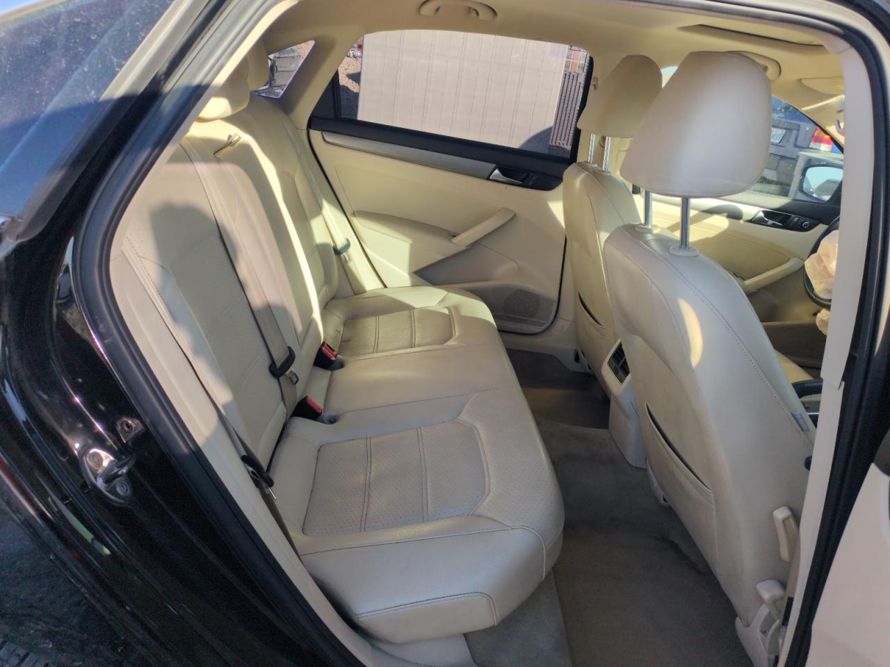 2014 Volkswagen Passat - Image 10