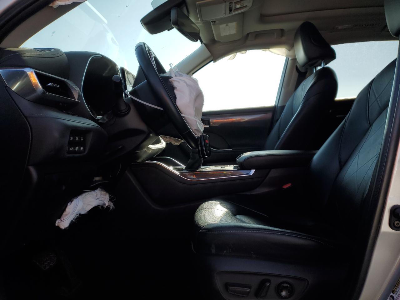 2022 Toyota Highlander - Image 7