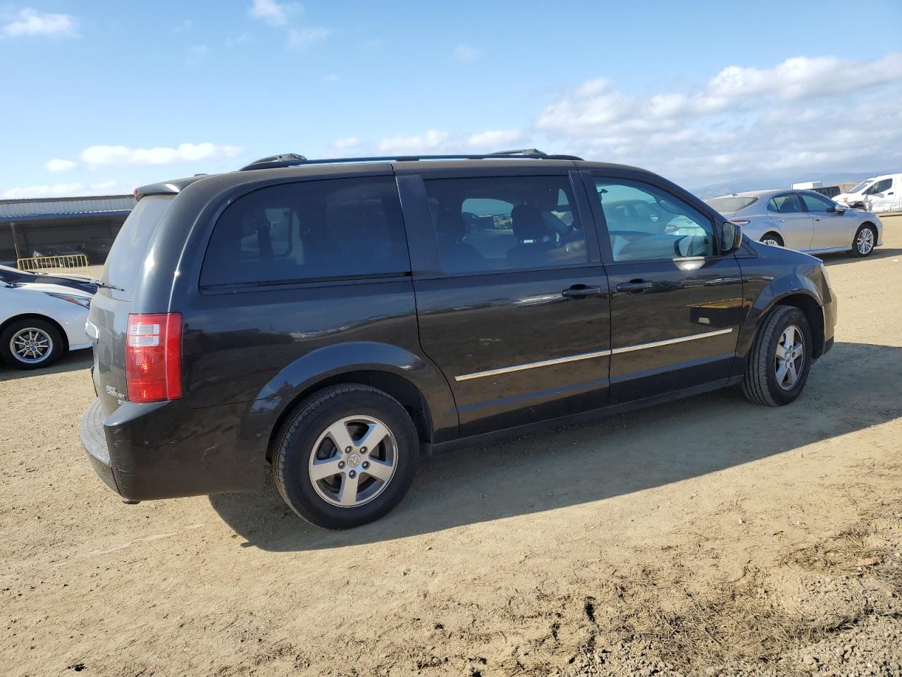 2010 Dodge Caravan - Image 3