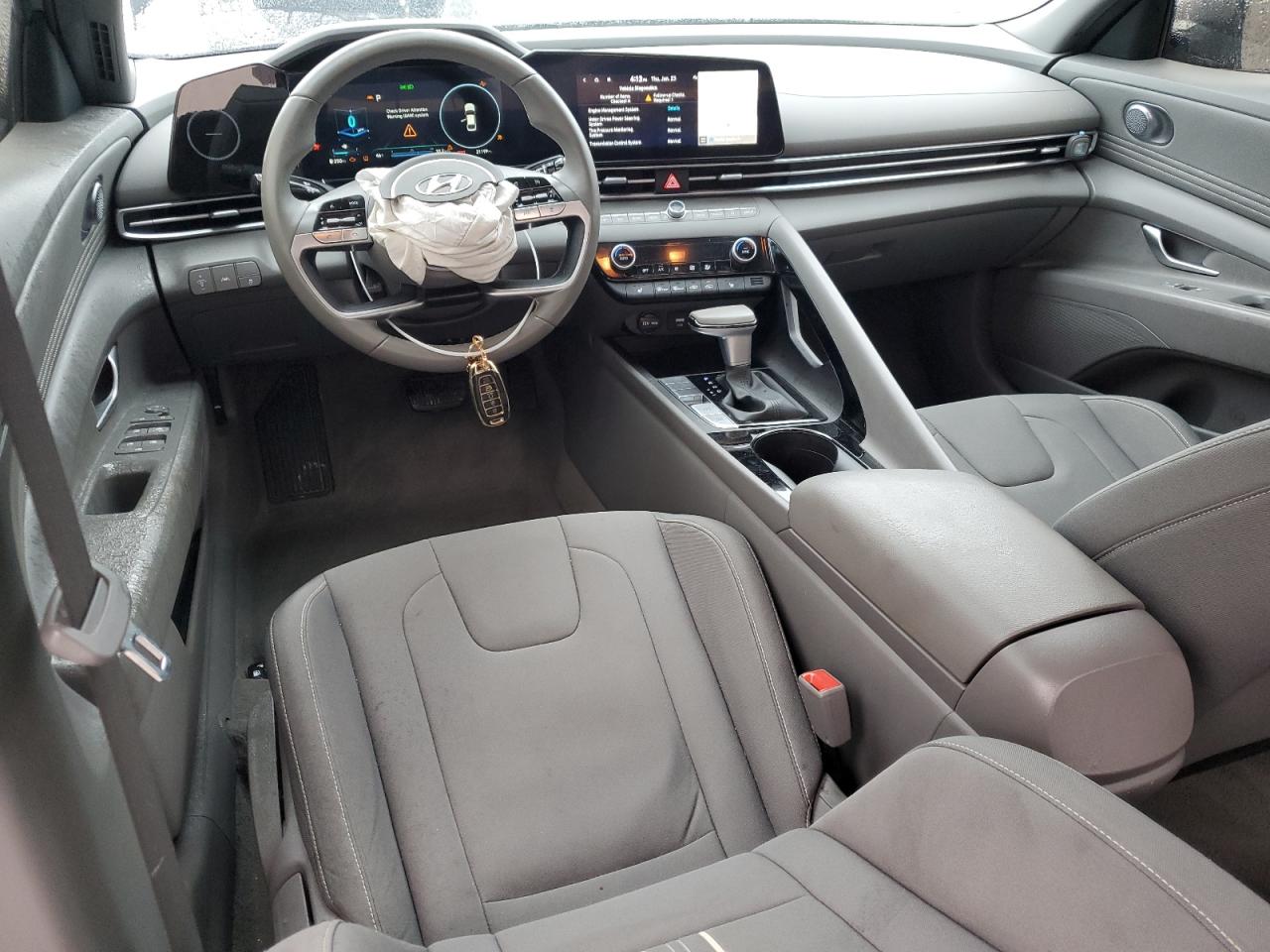 2023 Hyundai Elantra - Image 8
