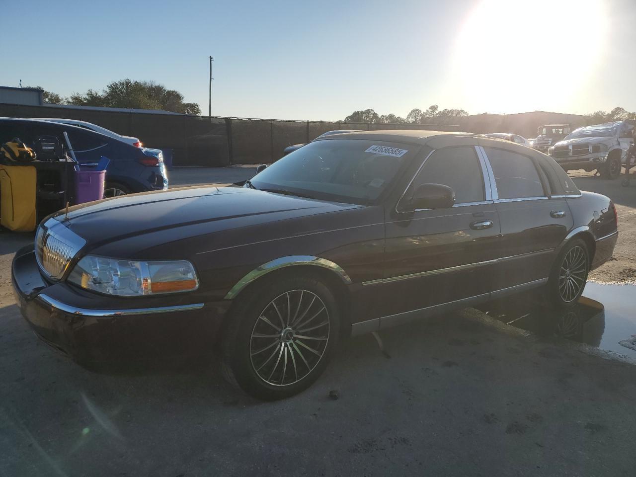 2011 Lincoln Town Car - Image 1