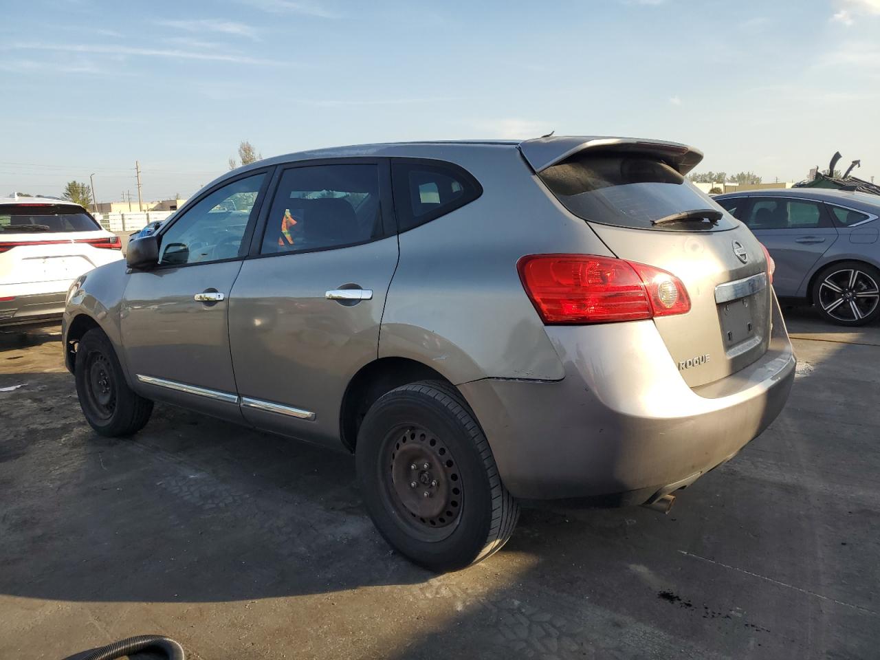 2011 Nissan Rogue - Image 2