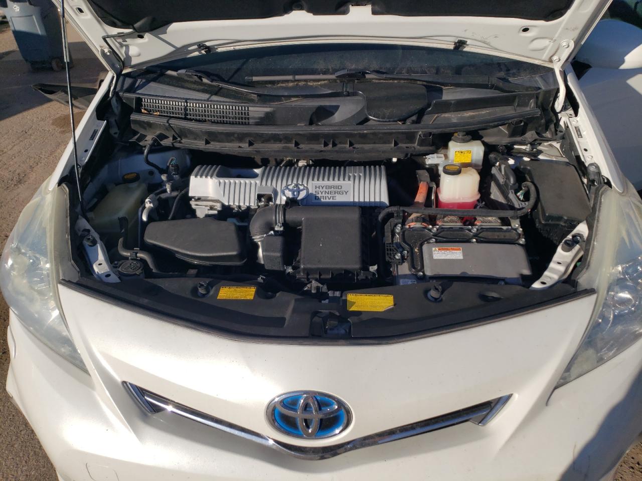2012 Toyota Prius - Image 13