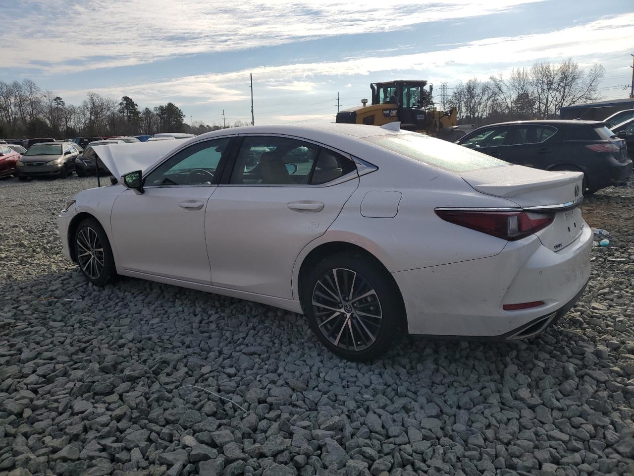 2024 Lexus ES - Image 2