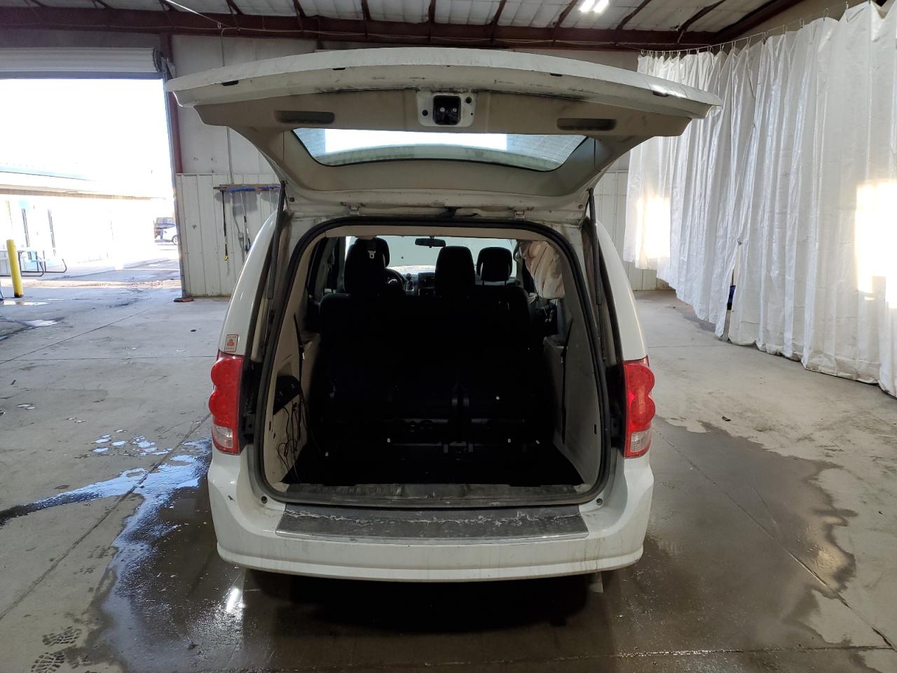 2016 Dodge Caravan - Image 6