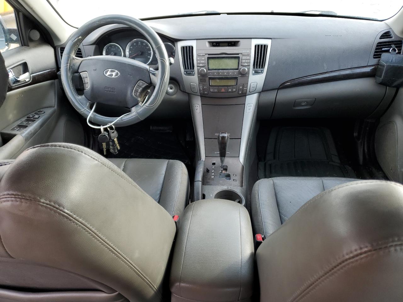 2010 Hyundai Sonata - Image 8