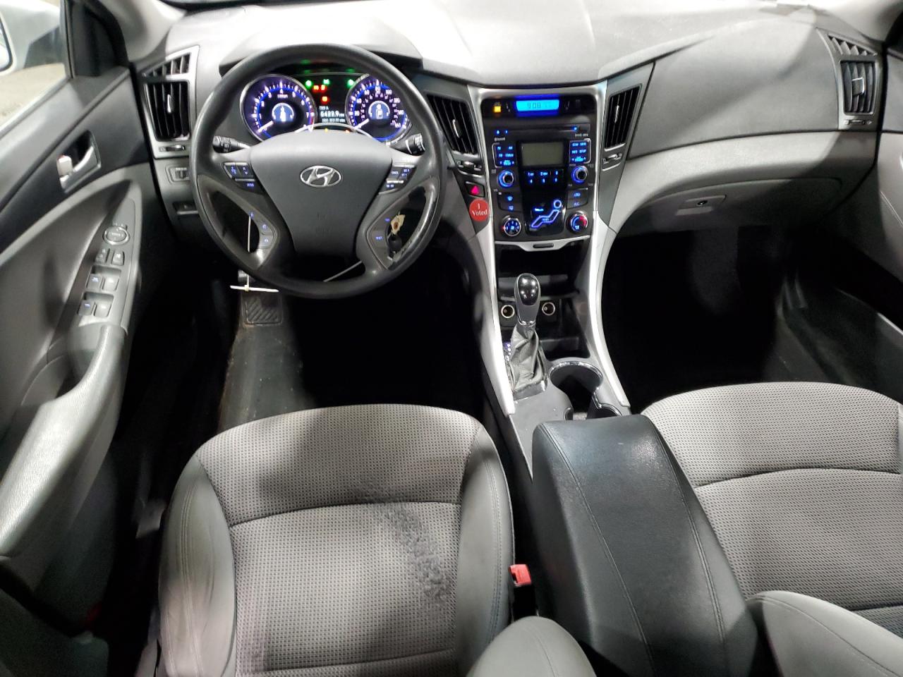 2011 Hyundai Sonata - Image 8
