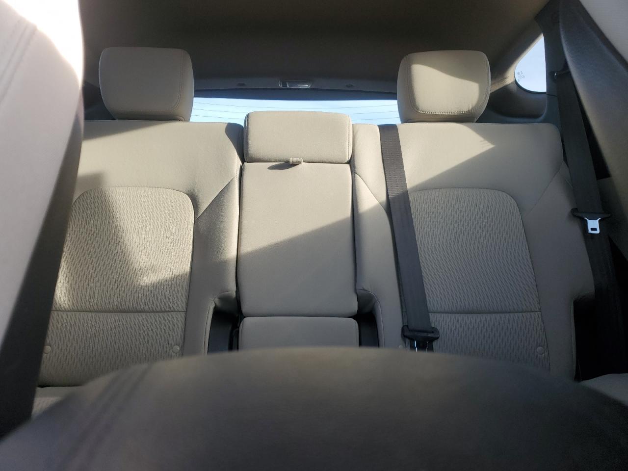 2017 Hyundai Santa Fe - Image 10
