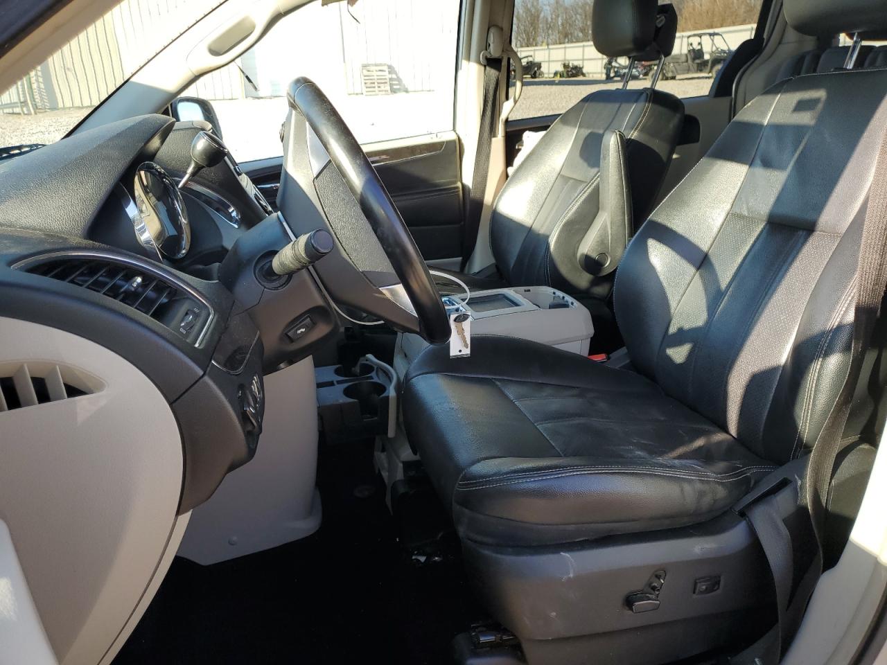 2012 Chrysler Town & Country - Image 7
