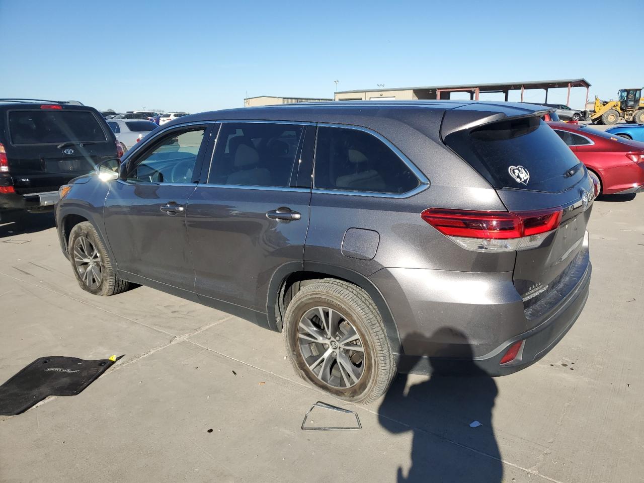 2019 Toyota Highlander - Image 2