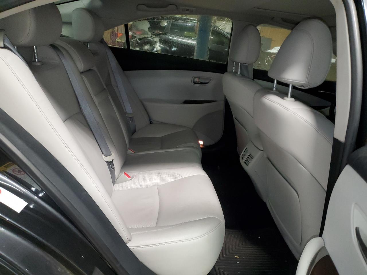 2010 Lexus ES - Image 10
