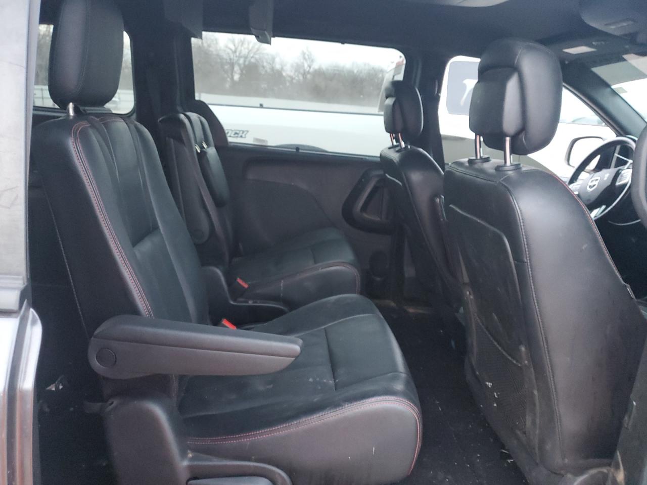 2019 Dodge Caravan - Image 11