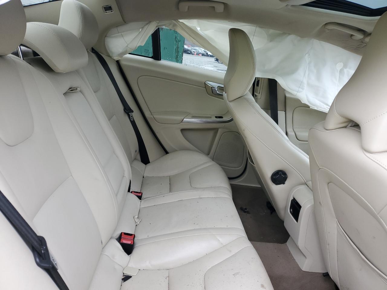 2015 Volvo S60 - Image 10