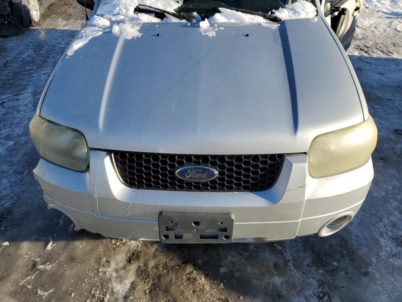 2005 Ford Escape - Image 12