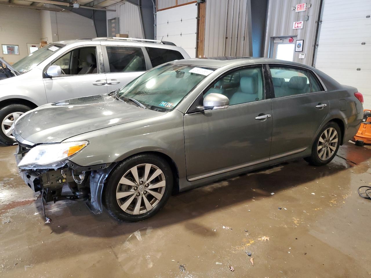 2011 Toyota Avalon - Image 1