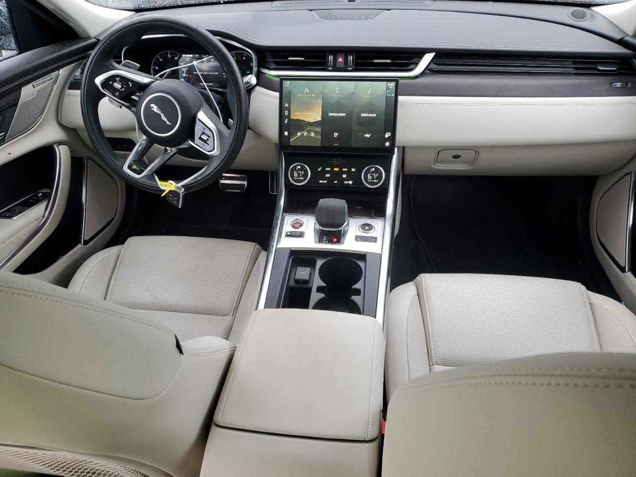 2022 Jaguar XF - Image 8