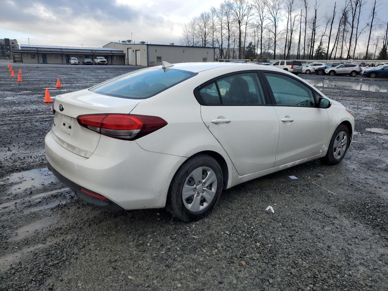 VIN 3KPFK4A75JE239768 2018 KIA FORTE no.3