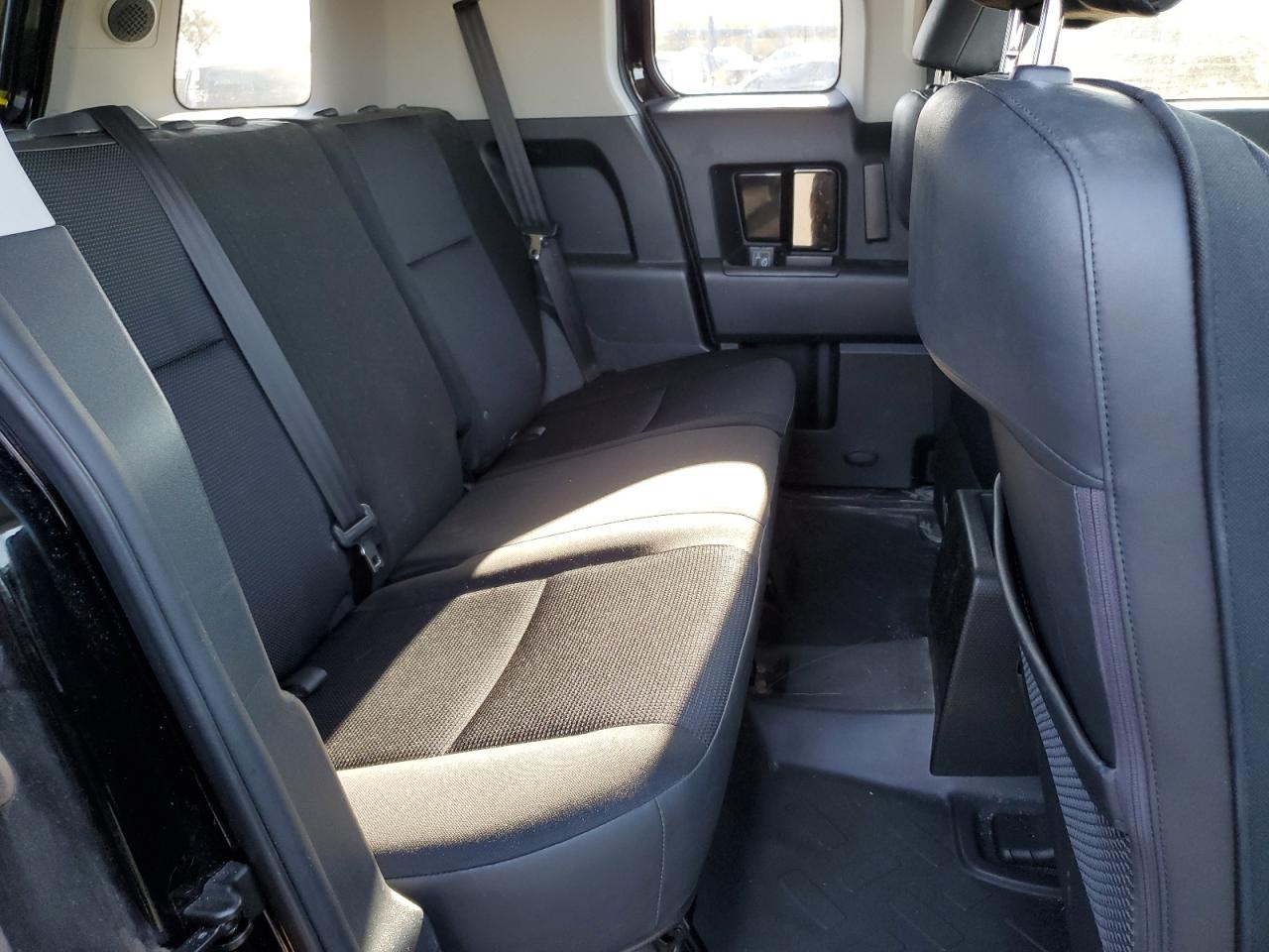 2010 Toyota FJ Cruiser - Image 12