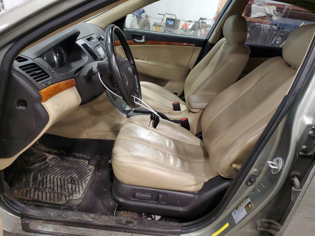 2009 Hyundai Sonata - Image 7