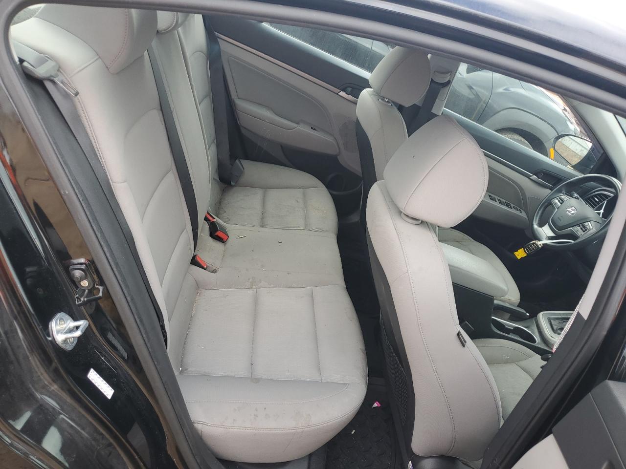 2018 Hyundai Elantra - Image 10