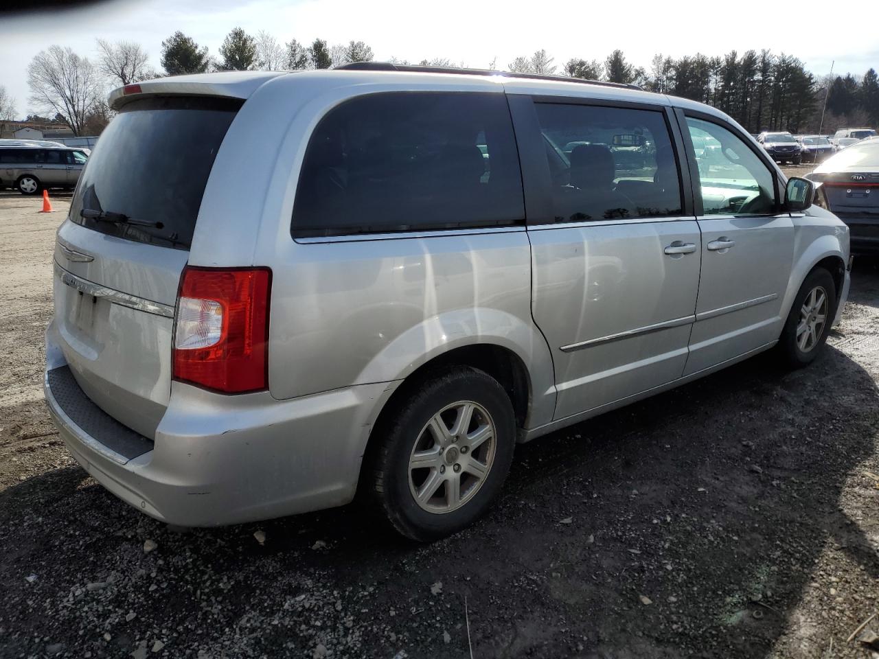 2011 Chrysler Town & Country - Image 3