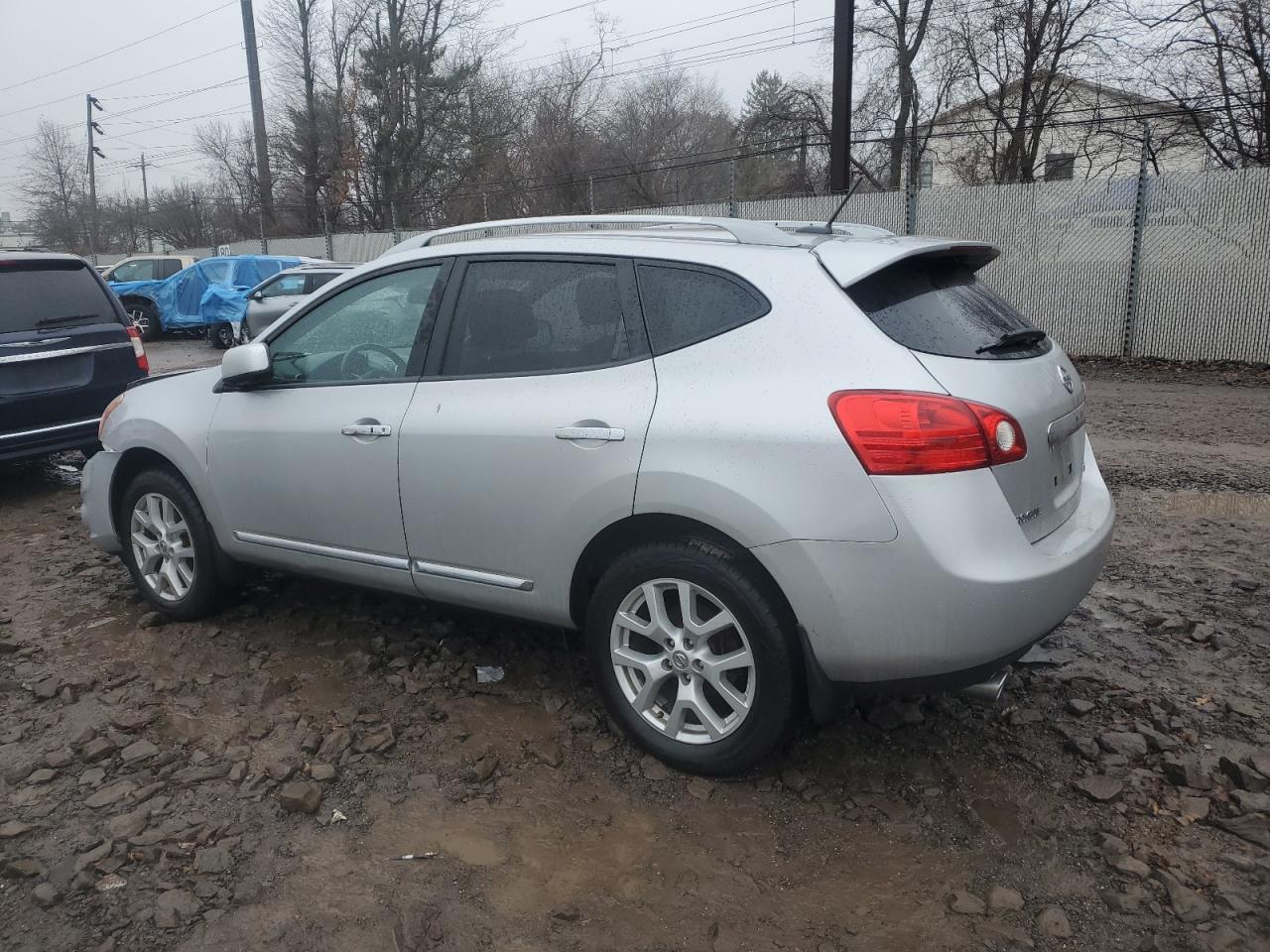 2013 Nissan Rogue - Image 2