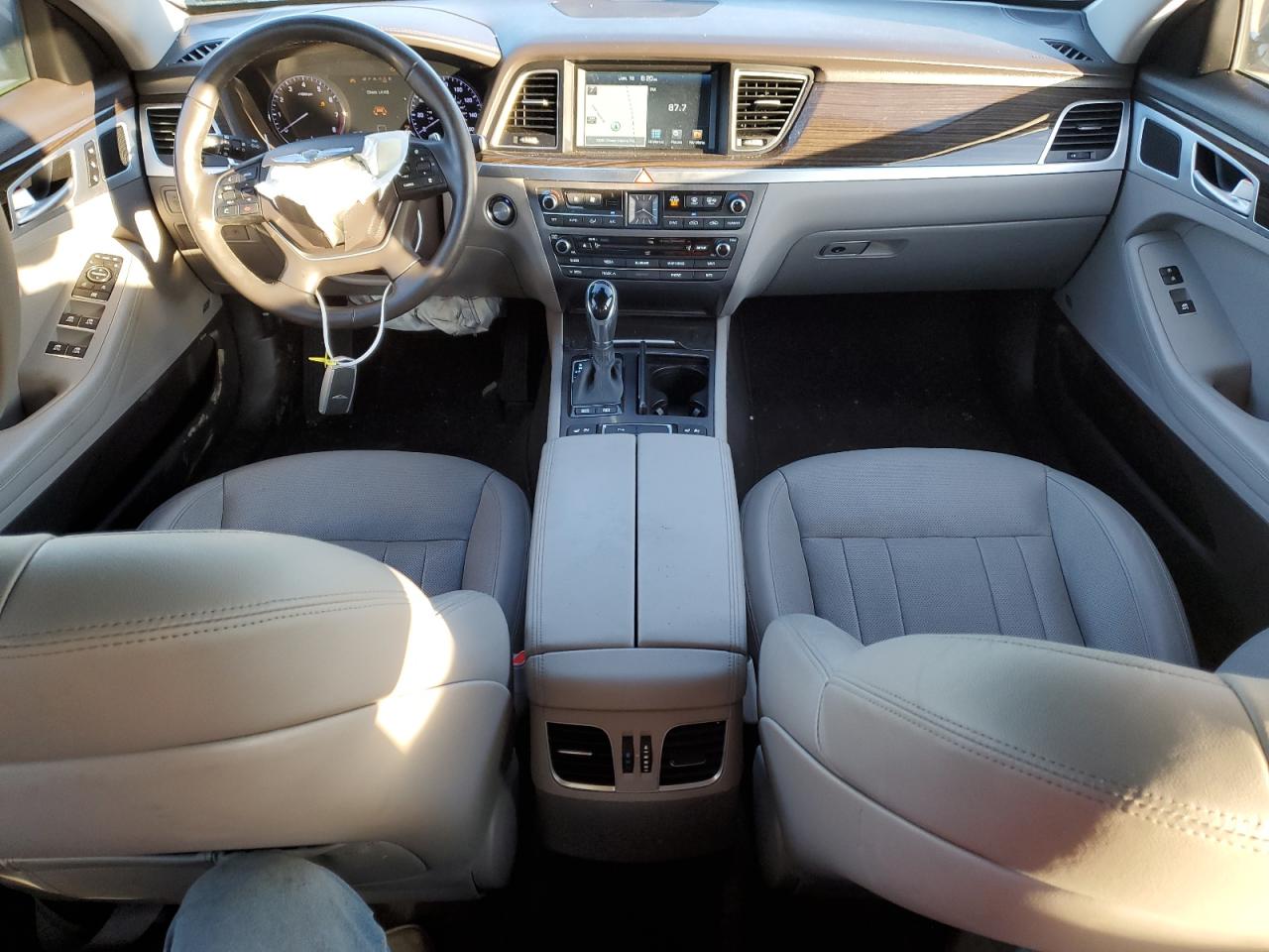 2017 Genesis G80 - Image 8