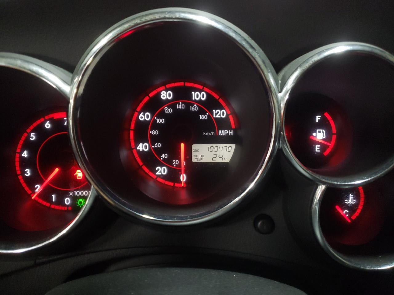 2004 Pontiac Vibe - Image 9