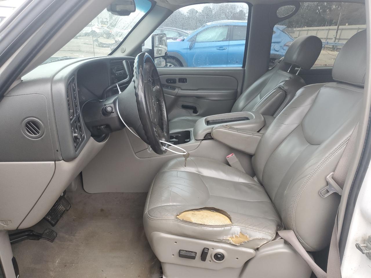 2005 Chevrolet Avalanche - Image 7