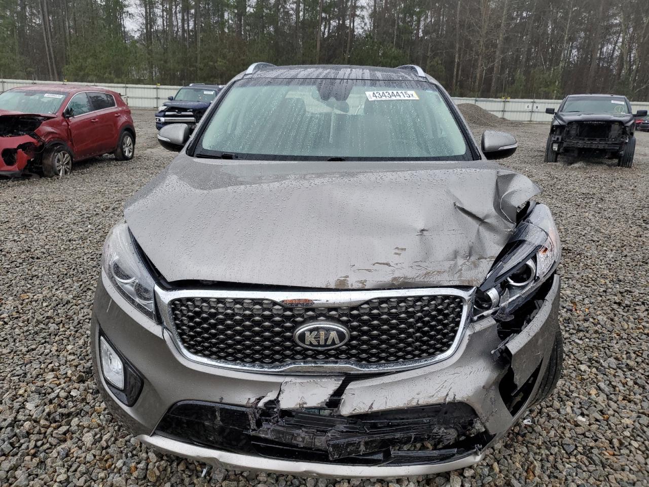 2017 Kia Sorento - Image 5