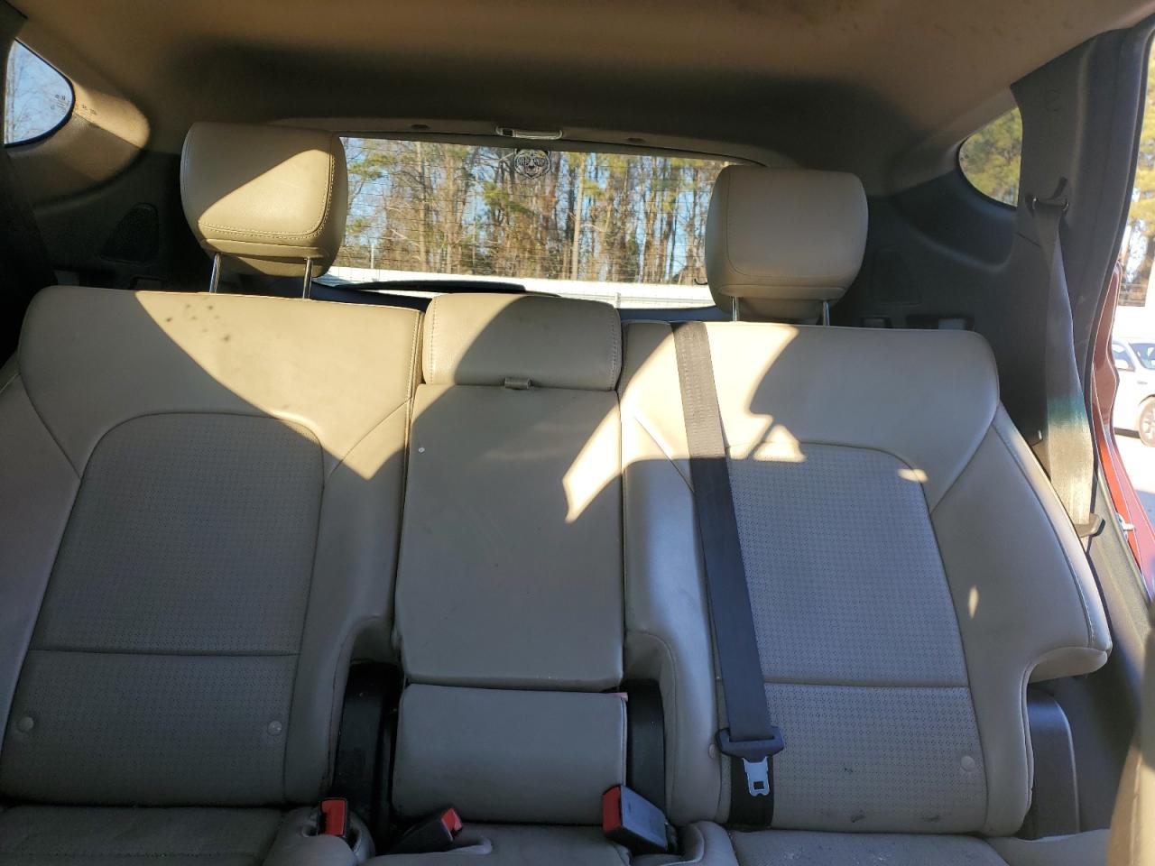 2014 Hyundai Santa Fe - Image 10