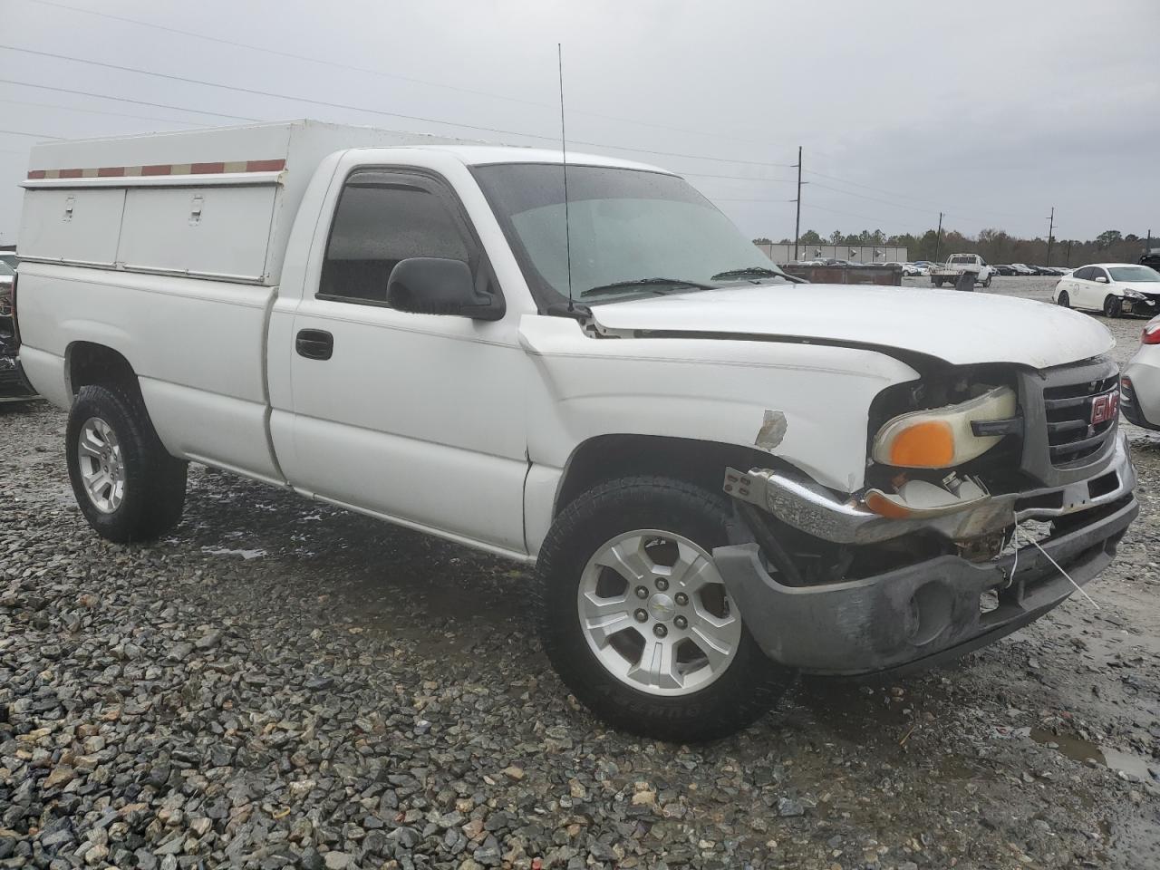 2005 GMC Sierra - Image 4