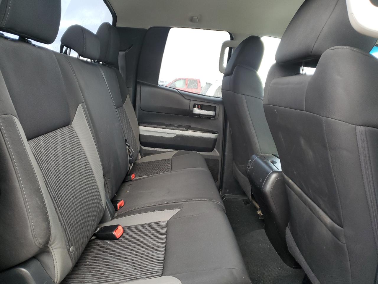 2015 Toyota Tundra - Image 10
