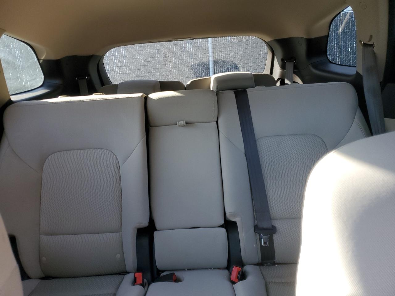 2016 Hyundai Santa Fe - Image 10