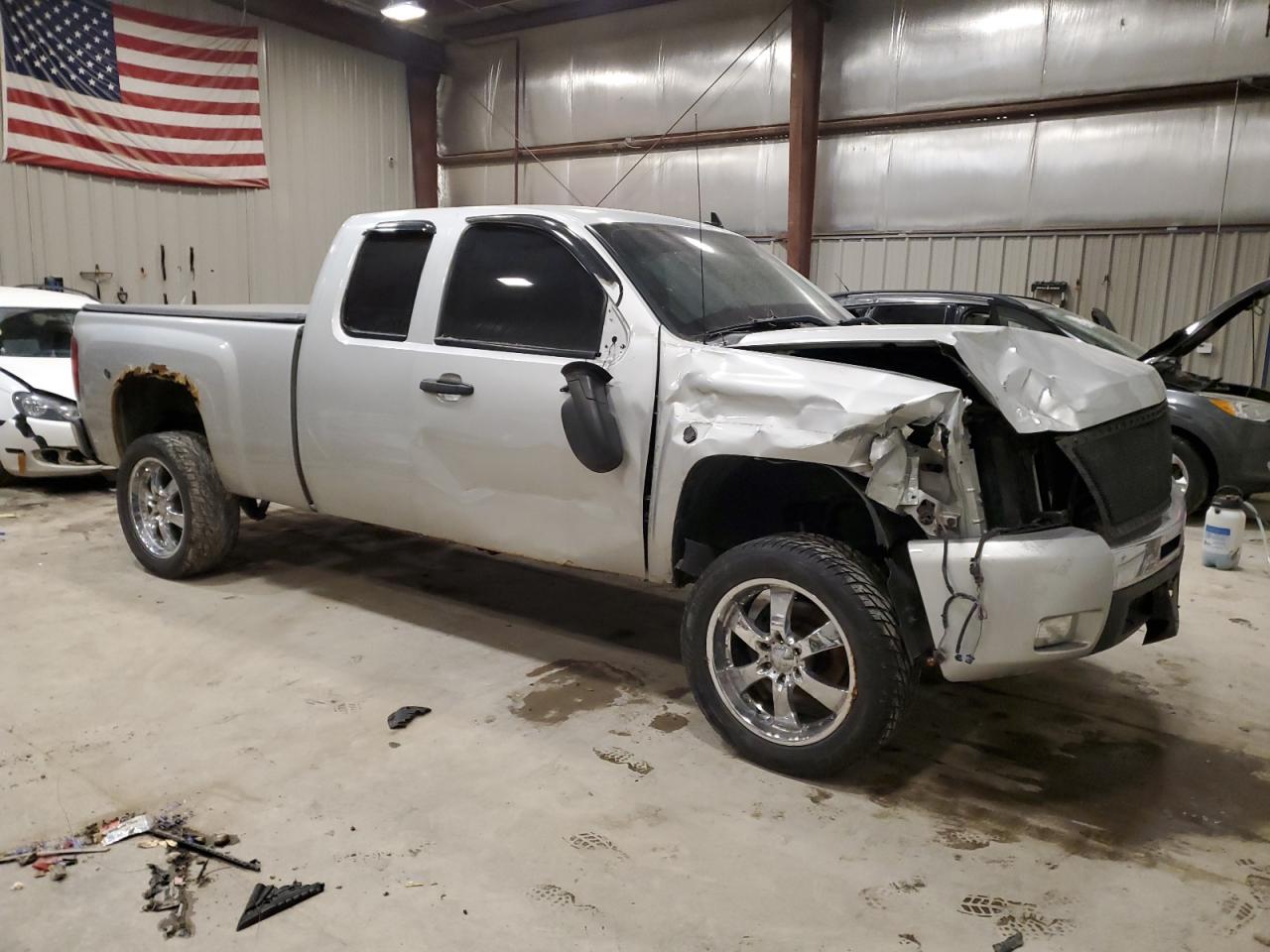 2011 Chevrolet Silverado - Image 4