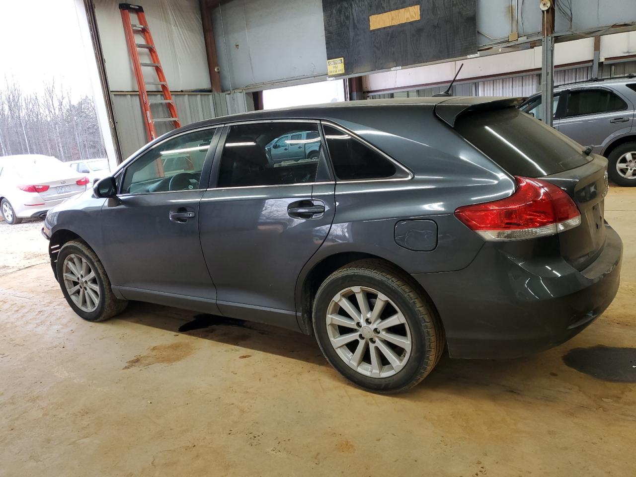 2010 Toyota Venza - Image 2